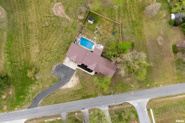 $339,000 | 917 Dorris Heights Road, Harrisburg, IL 62946