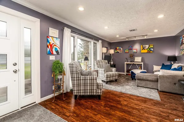 $339,000 | 917 Dorris Heights Road, Harrisburg, IL 62946