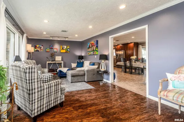$339,000 | 917 Dorris Heights Road, Harrisburg, IL 62946