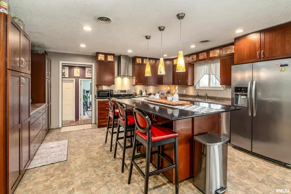 $339,000 | 917 Dorris Heights Road, Harrisburg, IL 62946