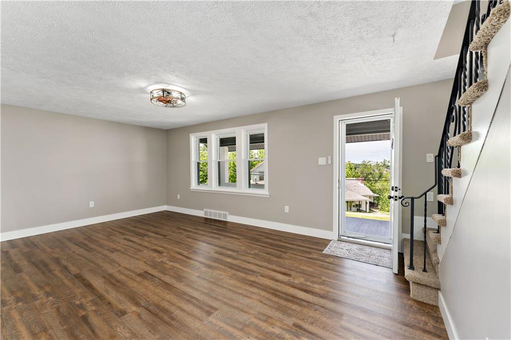 3276 McRoberts Road Pittsburgh, PA 15234 - Photo 5 of 30 Gallery Image 5