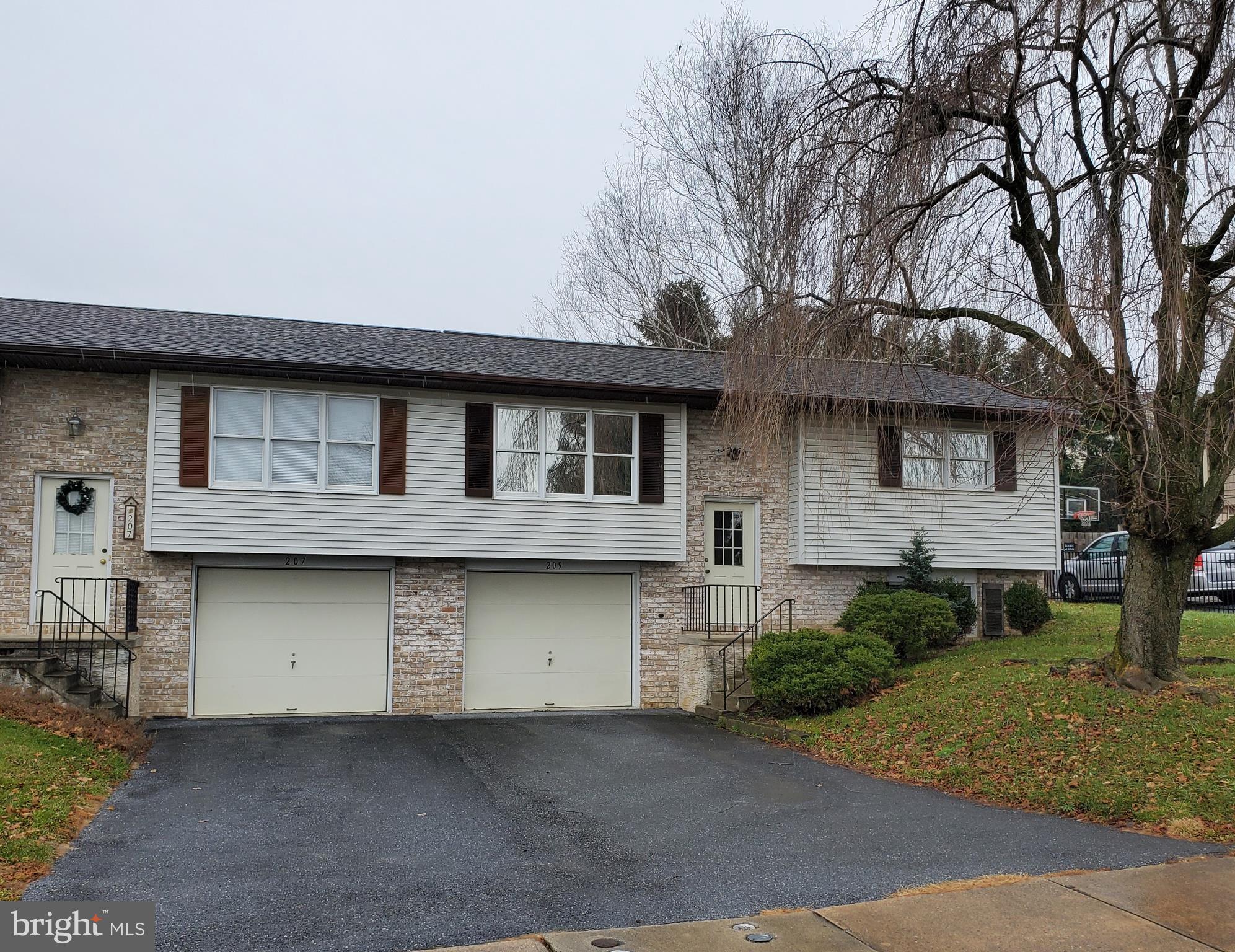 209 Manor Ridge Drive Akron, PA 17501 - Photo 2 of 10