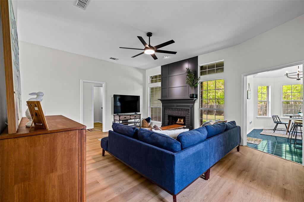 1526 Shadow Run Weatherford, TX 76086 - Photo 7 of 40