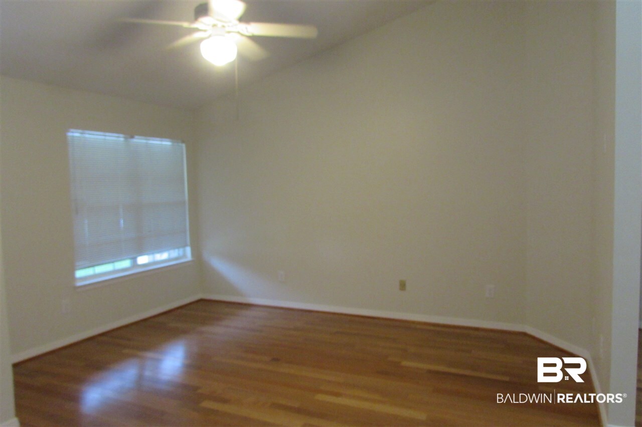 6300 Summer Pl Drive East Mobile, AL 36618 - Photo 10 of 22 Living Room