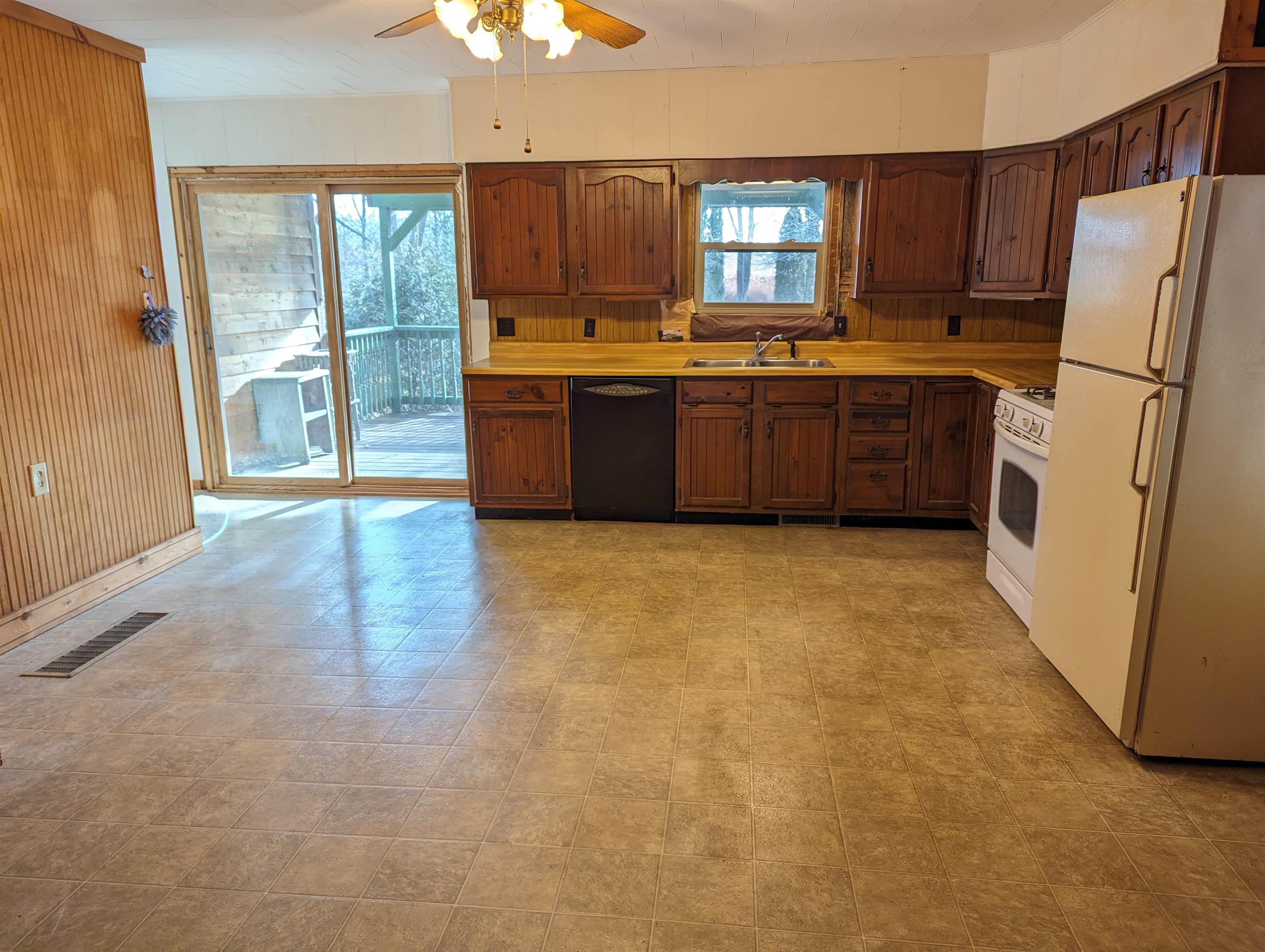 3184 East Borchers Road Freeport, IL 61032 - Photo 10 of 25 Gallery Image 10