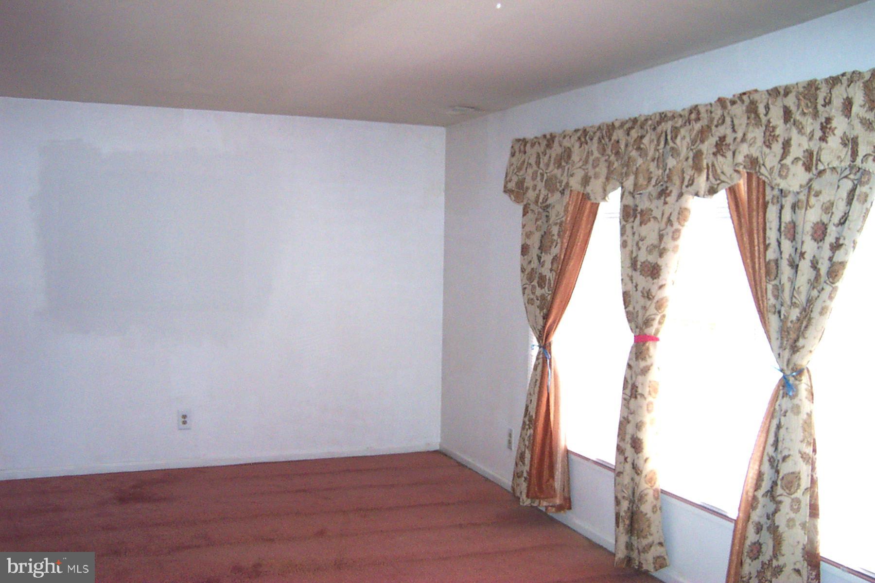 17 Creek Road Sewell, NJ 08080 - Photo 11 of 24 Living Room