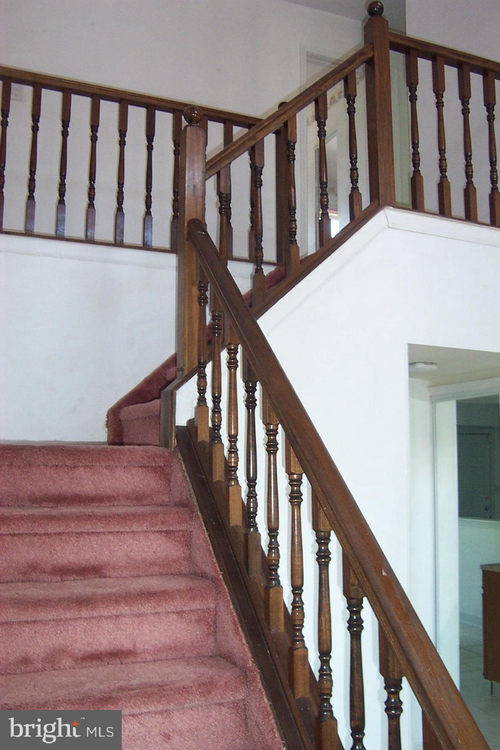 17 Creek Road Sewell, NJ 08080 - Photo 13 of 24 Foyer & Stairs