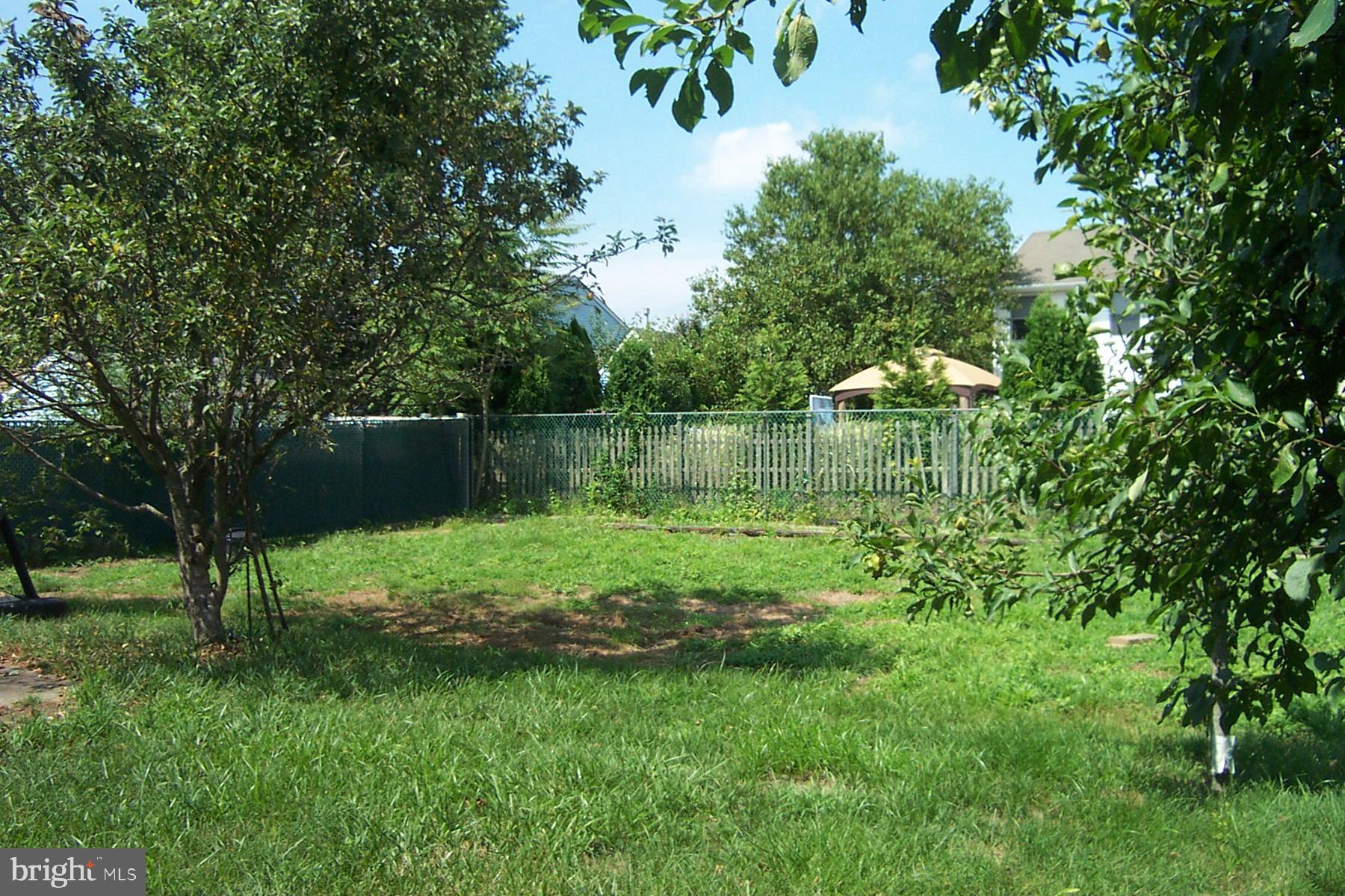 17 Creek Road Sewell, NJ 08080 - Photo 4 of 24 Back Yard