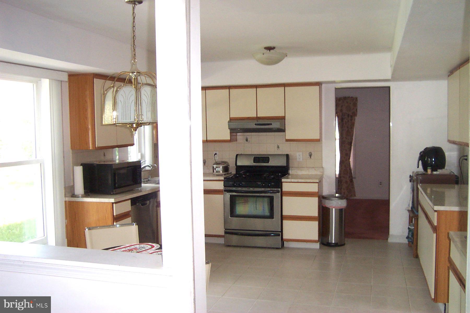 17 Creek Road Sewell, NJ 08080 - Photo 8 of 24 Kitchen