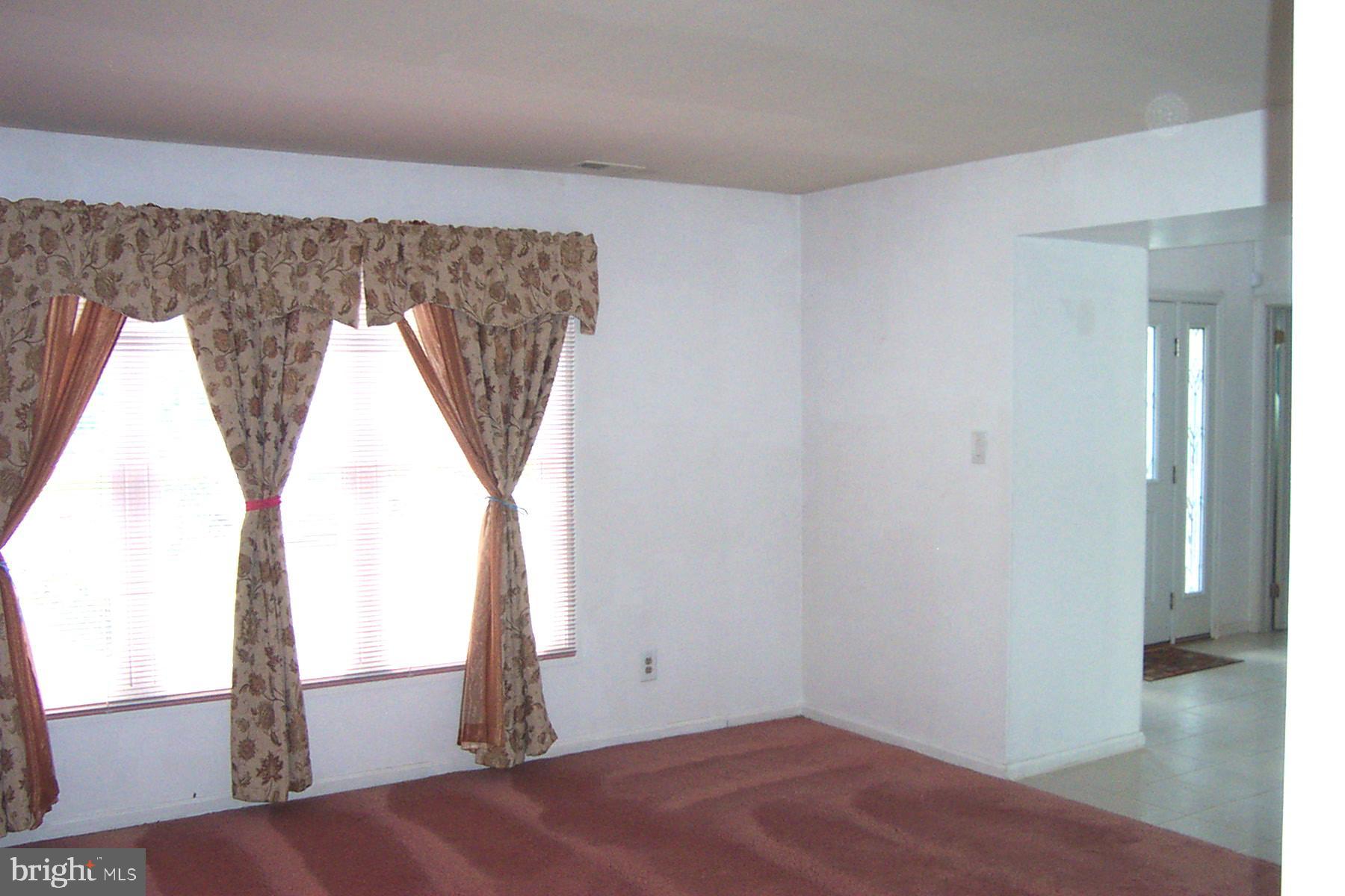 17 Creek Road Sewell, NJ 08080 - Photo 10 of 24 Living Room