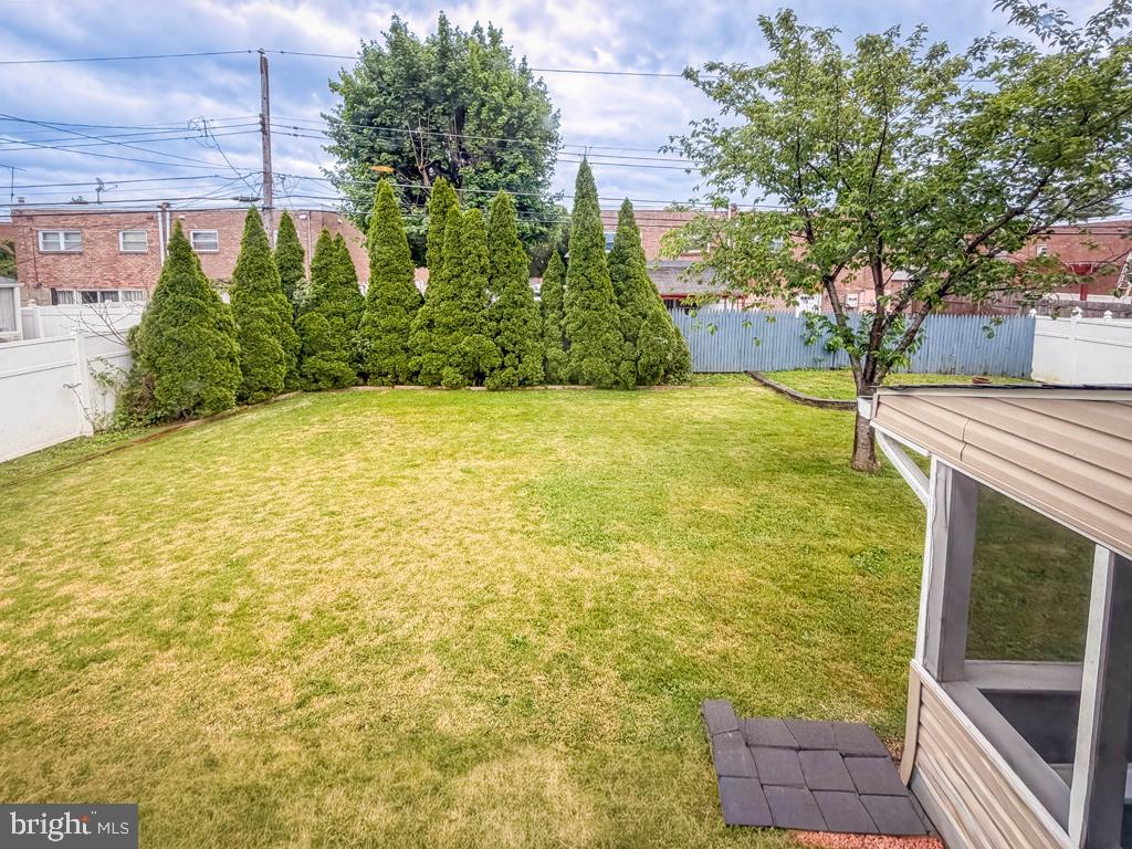 9965 Hardy Road Philadelphia, PA 19115 - Photo 39 of 43 Huge!