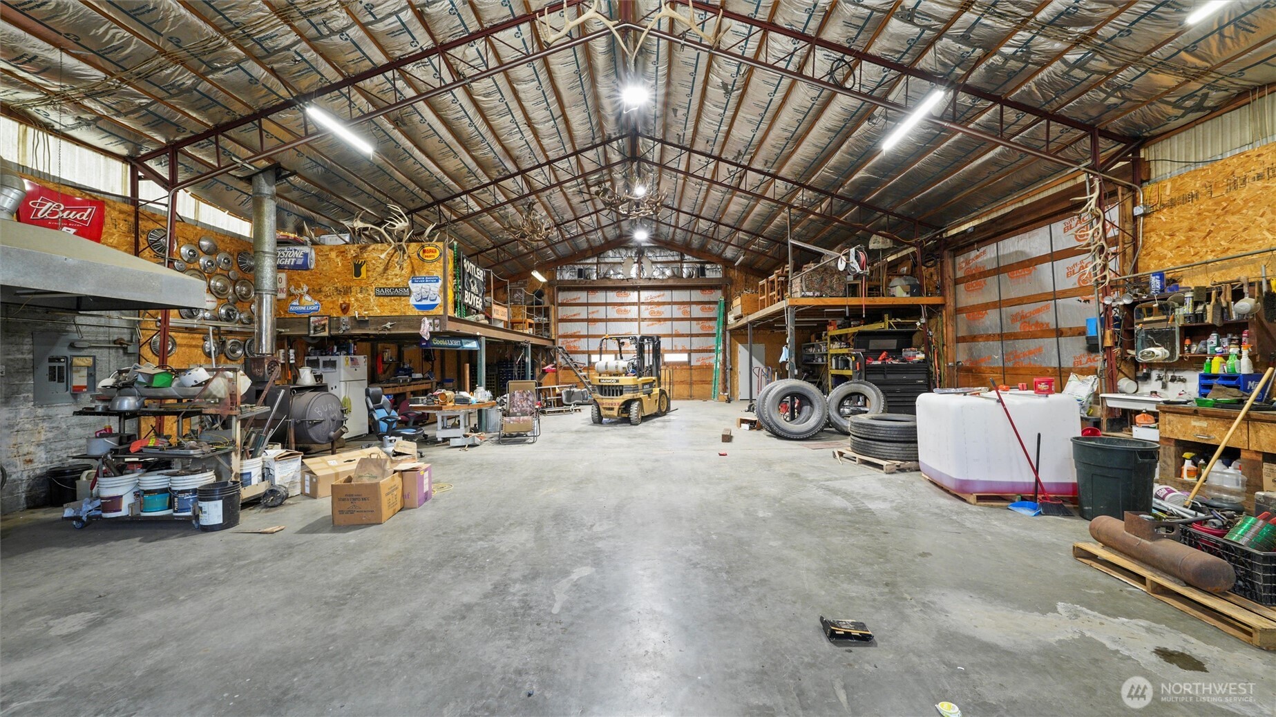 338 East Bramhall Road Dayton, WA 99328 - Photo 27 of 40 a view of parking garage with cars