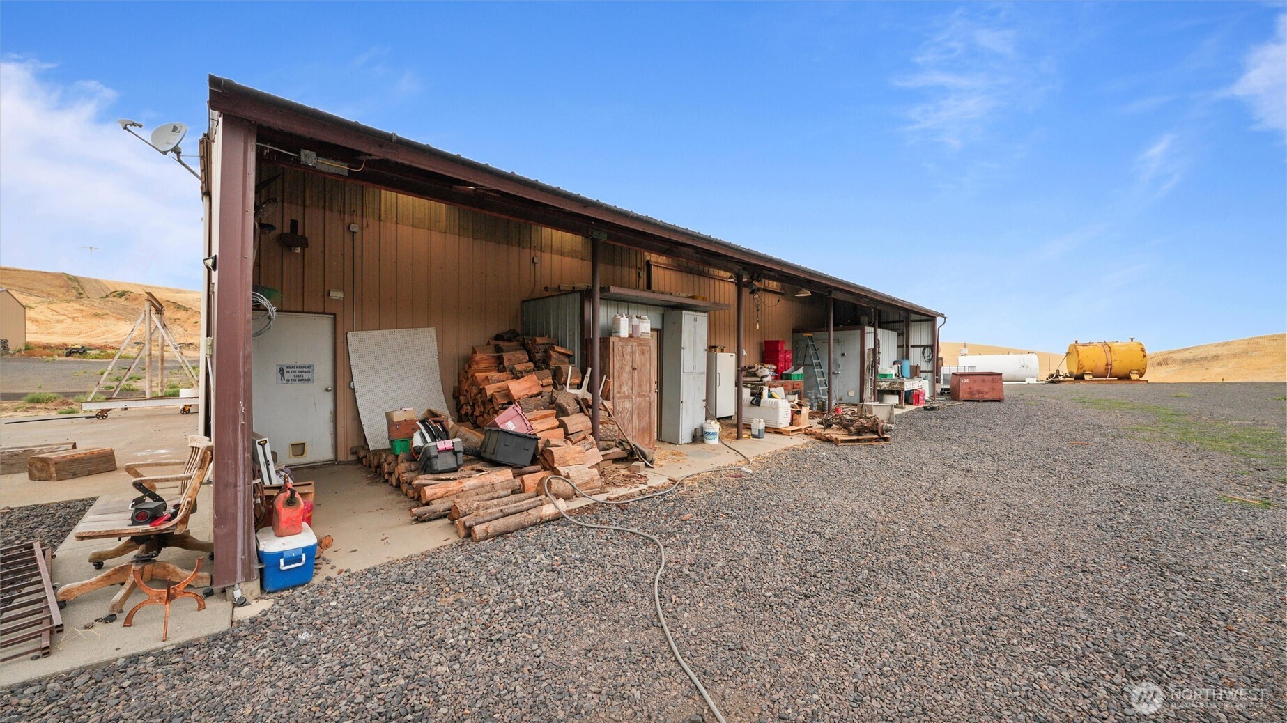 338 East Bramhall Road Dayton, WA 99328 - Photo 32 of 40 a view of the patio with a table and chairs under an umbrella