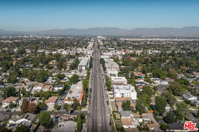 a view of an outdoor space with seating area