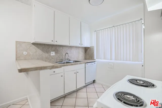 $9,950,000 | 6121 Woodman Avenue, Van Nuys, CA 91401