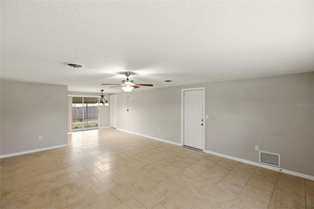 1107 Seneca Road Venice, FL 34293 - Photo 7 of 24 Gallery Image 7