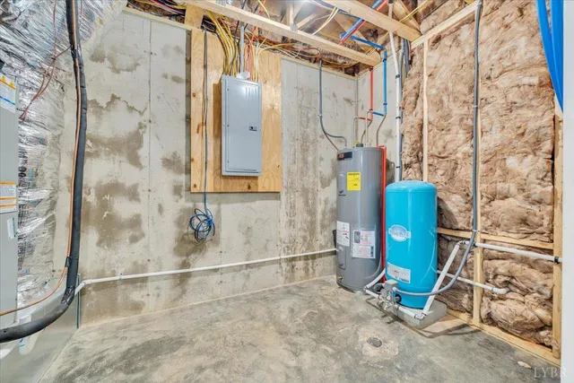 a view of a backyard with pathway