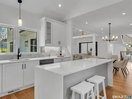 $1,700,000 | 539 A Boston Street, Guilford, CT 06437