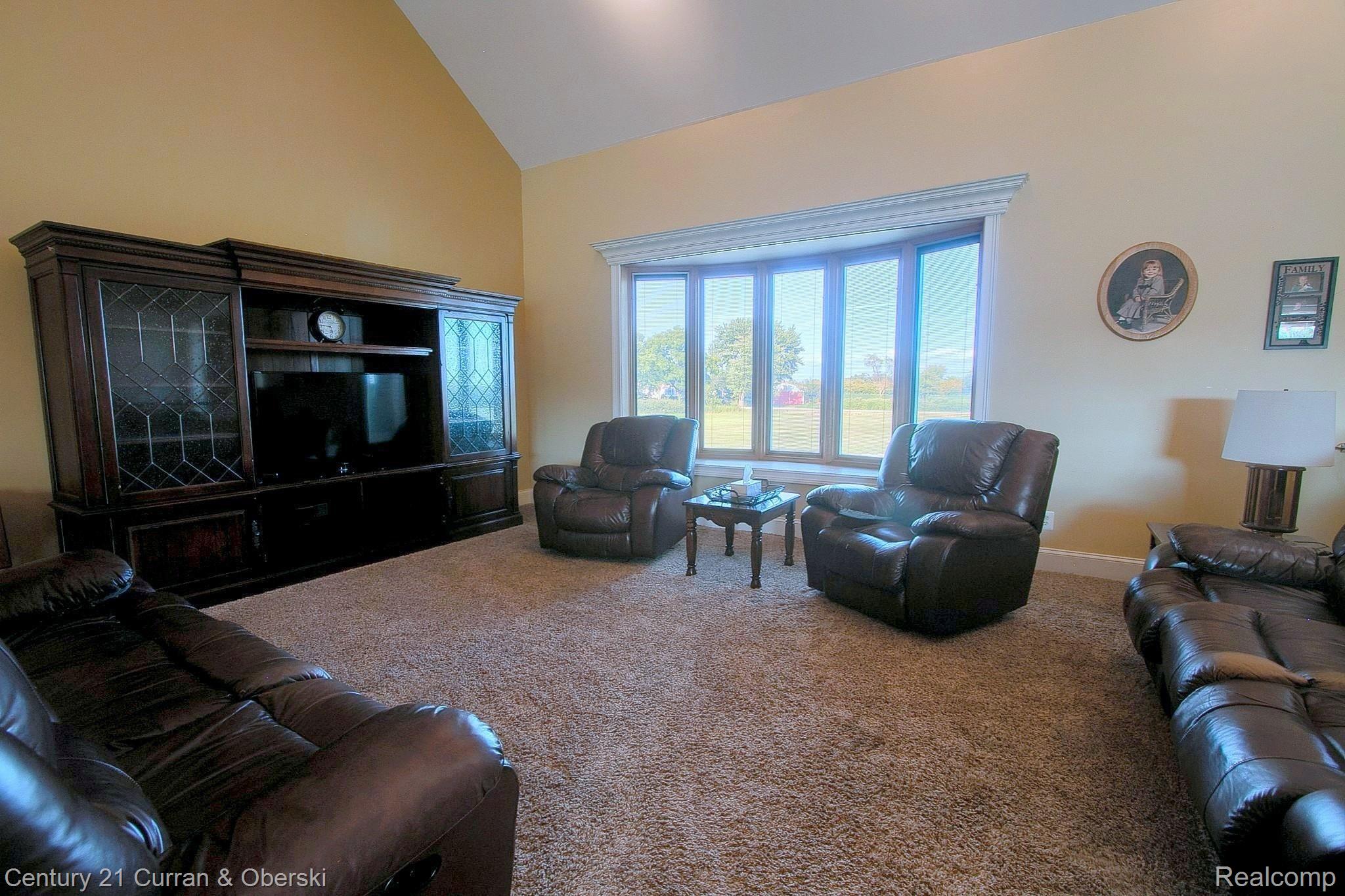 9801 Chinavare Road Newport, MI 48166 - Photo 9 of 58 9-Great Room.jpg