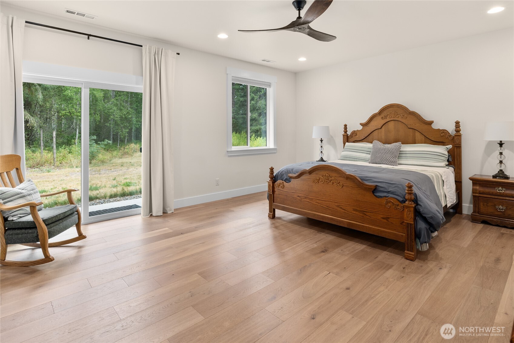 1111 Old Cedars Road Cle Elum, WA 98922 - Photo 17 of 31 a bedroom with a bed a couch and a window