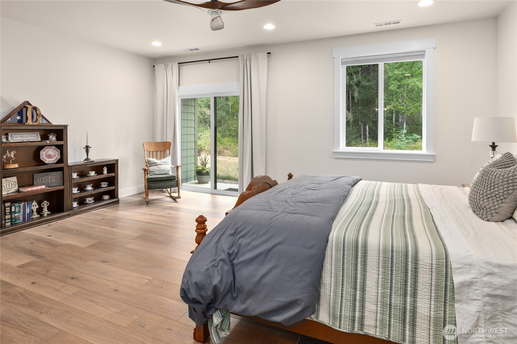 1111 Old Cedars Road Cle Elum, WA 98922 - Photo 19 of 31 a spacious bedroom with a bed and a large window