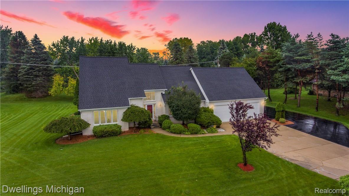 1037-S-Adams-Rochester-Hills-48309-windowstill-1.jpg