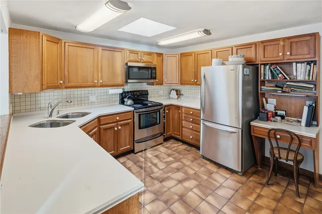 $3,600,000 | 30 West Bay View Drive, Jamestown, RI 02835