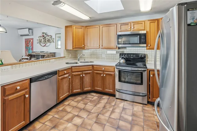 $3,600,000 | 30 West Bay View Drive, Jamestown, RI 02835