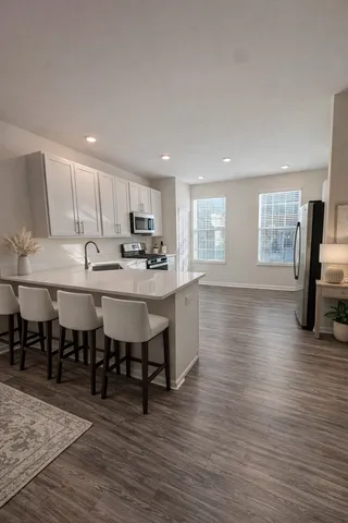 $3,100 | 1654 BENTZ Way, Batavia, IL 60510