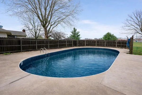 $369,000 | 706 Ozark Short Line, Odessa, MO 64076