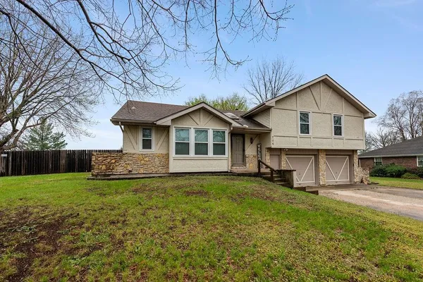 $369,000 | 706 Ozark Short Line, Odessa, MO 64076