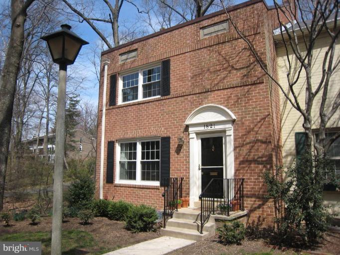 1821 Wainwright Drive Reston, VA 20190 - Photo 1 of 26 Exterior (Main)