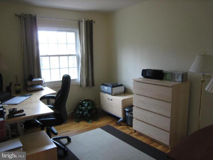 1821 Wainwright Drive Reston, VA 20190 - Photo 17 of 26 Bedroom #3