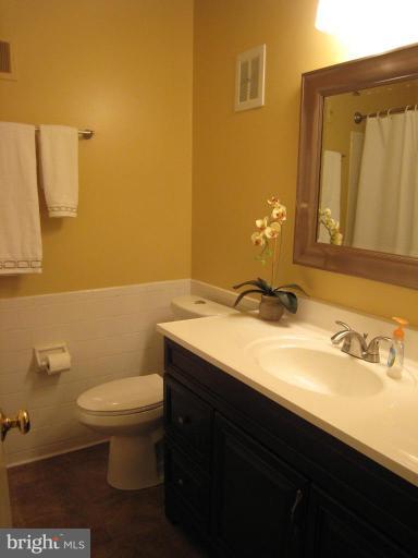 1821 Wainwright Drive Reston, VA 20190 - Photo 18 of 26 Bath #2