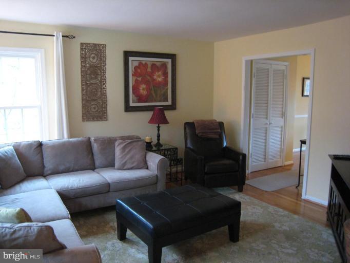 1821 Wainwright Drive Reston, VA 20190 - Photo 3 of 26 Living Room #2