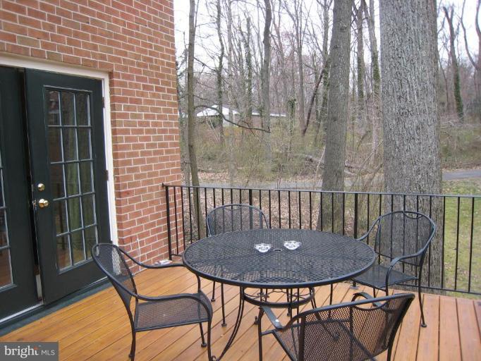 1821 Wainwright Drive Reston, VA 20190 - Photo 5 of 26 Deck