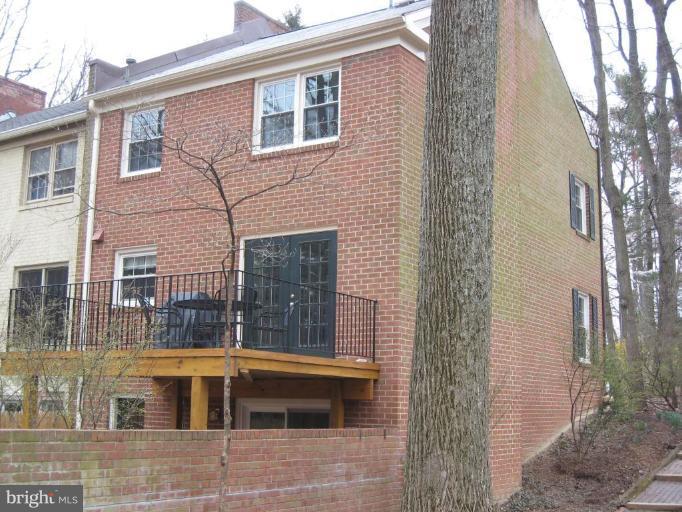 1821 Wainwright Drive Reston, VA 20190 - Photo 8 of 26 Exterior (Rear)
