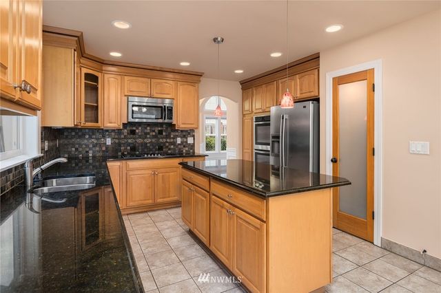 $650,000 | 13908 Beverly Park Road, Lynnwood, WA 98087