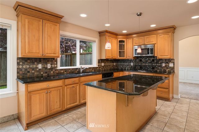 $650,000 | 13908 Beverly Park Road, Lynnwood, WA 98087