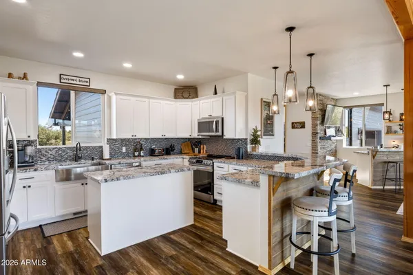 $1,185,000 | 2258 Big Bear Circle, Overgaard, AZ 85933