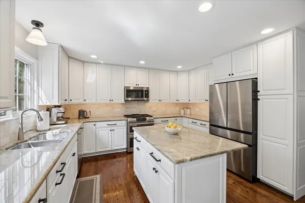 $1,275,000 | 749 Summit Street, Downers Grove, IL 60515
