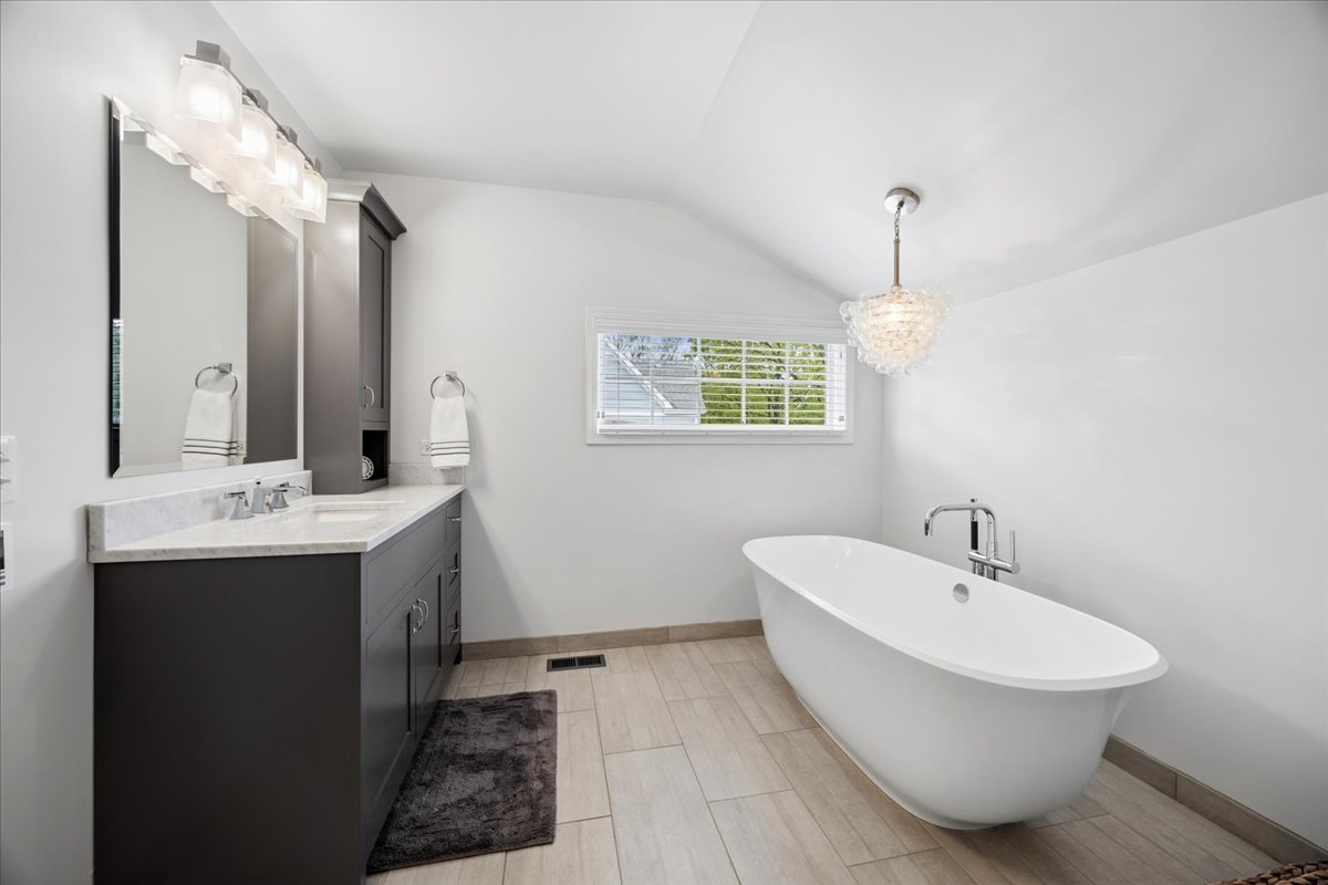 749 Summit Street Downers Grove, IL 60515 - Photo 21 of 32 a bathroom with a sink and a mirror