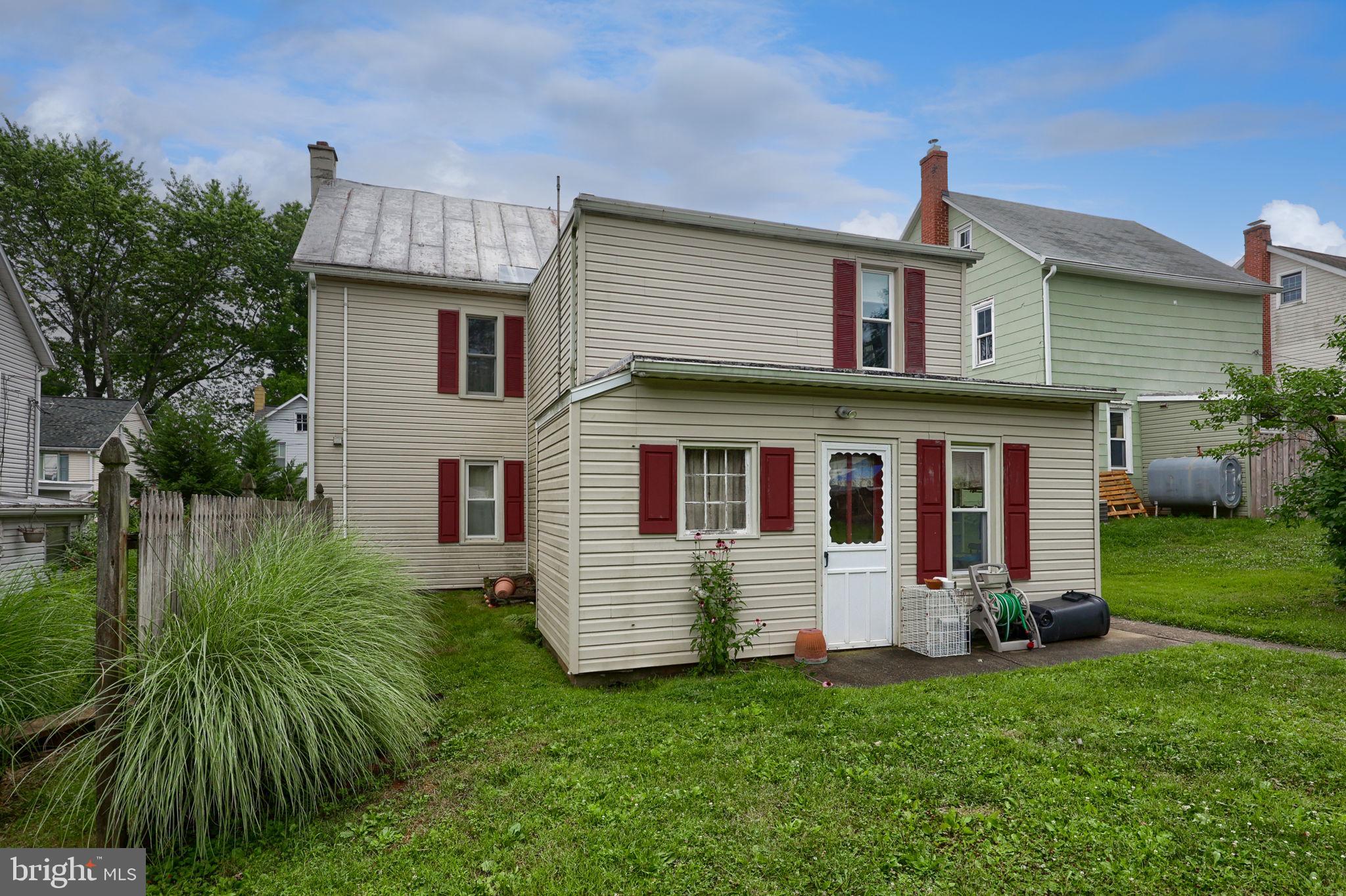 945 Maple Street Lititz, PA 17543 - Photo 26 of 28 Rear