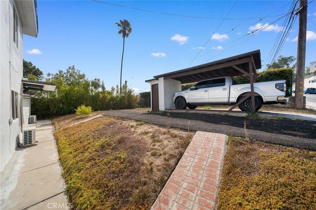 a very nice looking yard