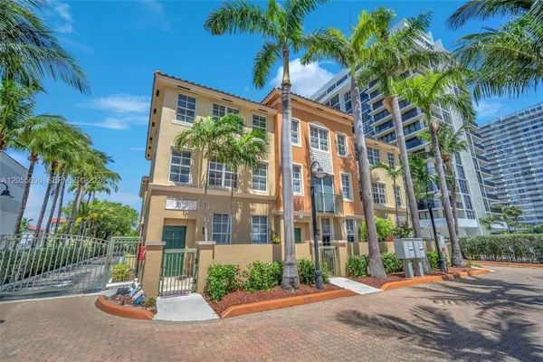 $5,000 | 2065 South Ocean Drive, Unit TH1, Hallandale Beach, FL 33009