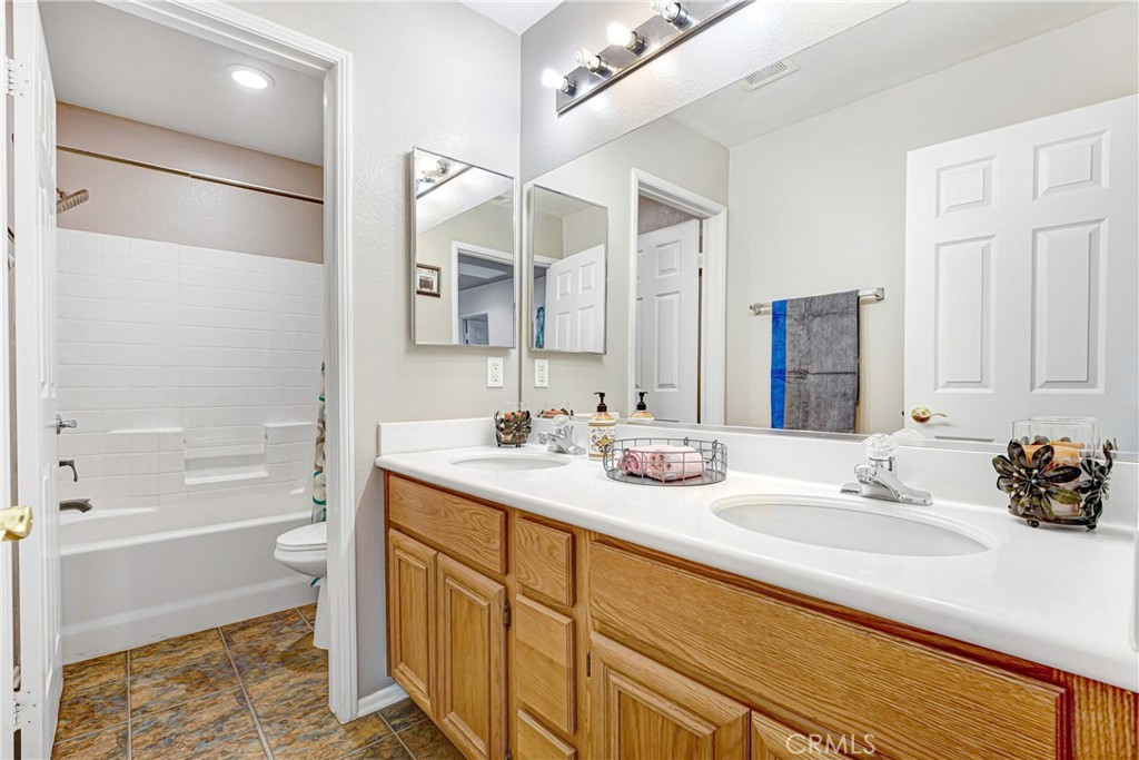 23805 Oak View Lane Newhall, CA 91321 - Photo 13 of 26