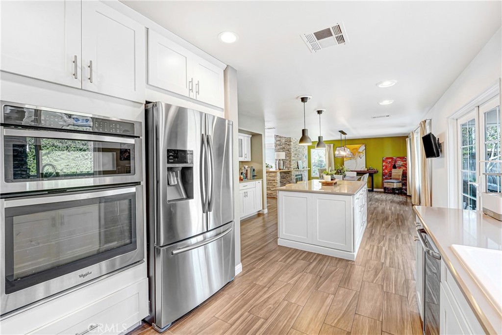 23805 Oak View Lane Newhall, CA 91321 - Photo 3 of 26