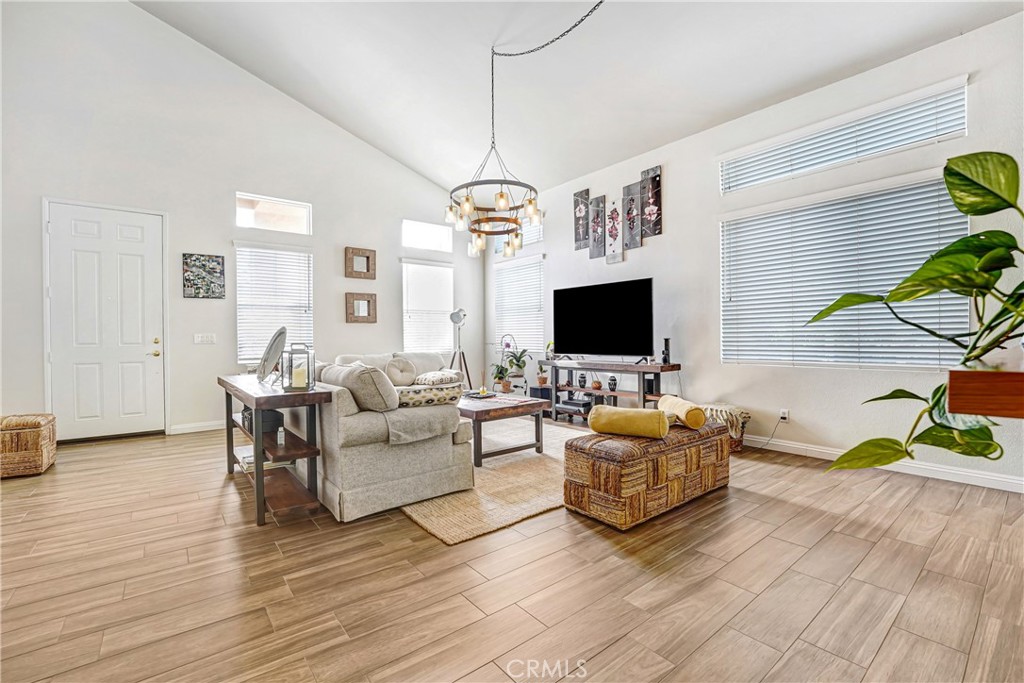 23805 Oak View Lane Newhall, CA 91321 - Photo 6 of 26