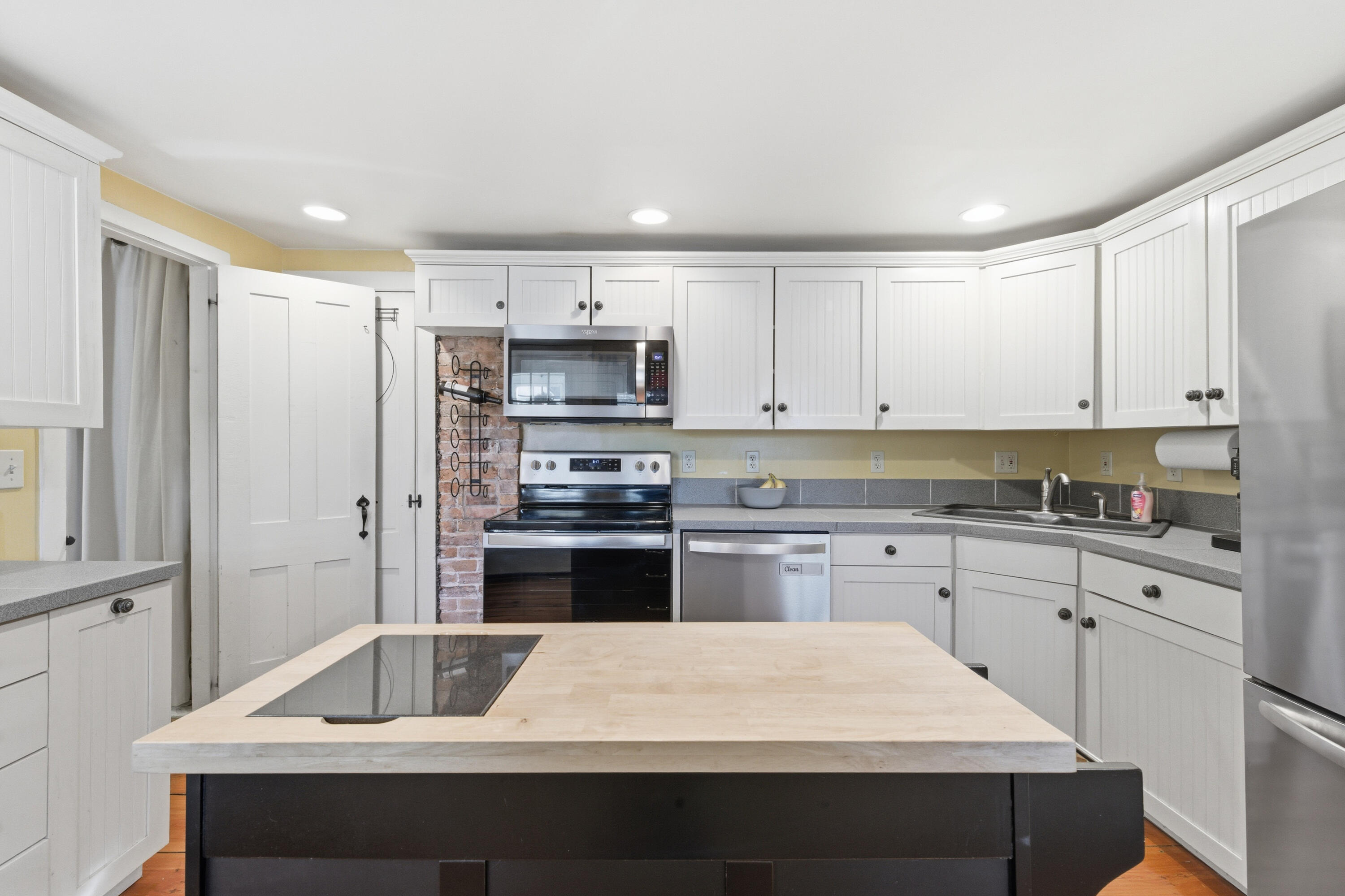 104 Hill Street, Unit 1 Saco, ME 04072 - Photo 9 of 39 3G0A9489