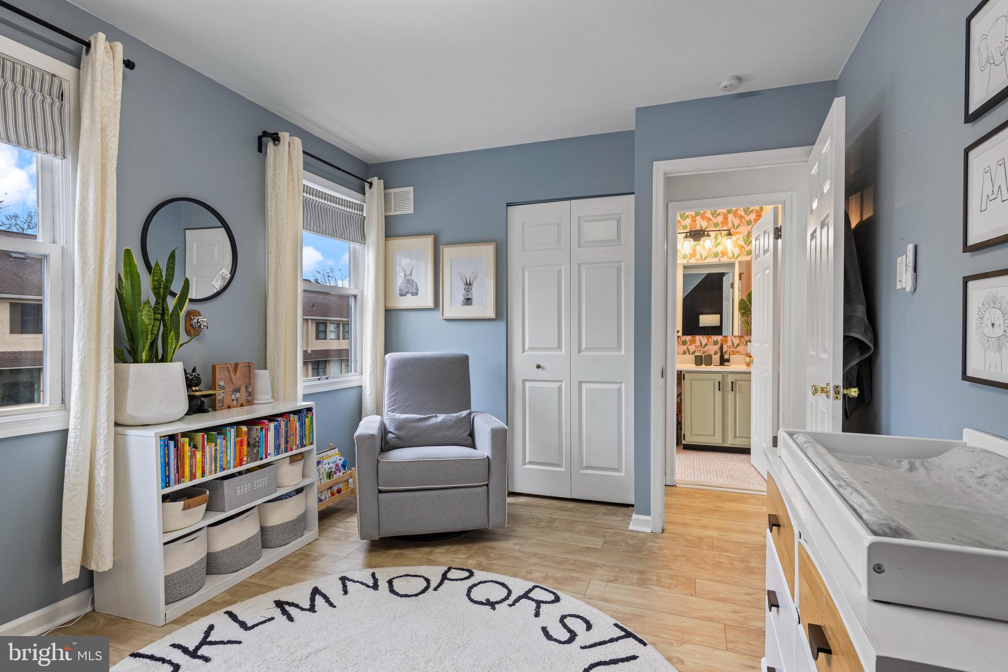 649 Niblick Lane, Unit 20 Wallingford, PA 19086 - Photo 23 of 35 a living room with furniture and a book shelf